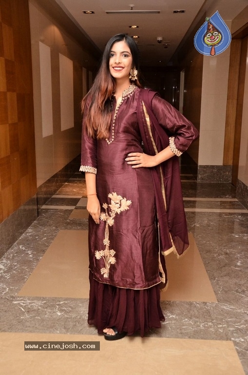 Model Kushboo Latest Photos - 1 / 15 photos