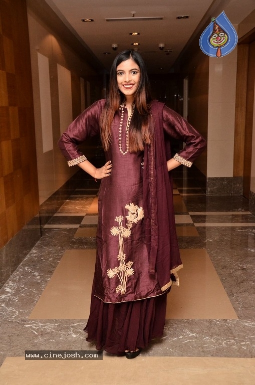 Model Kushboo Latest Photos - 2 / 15 photos