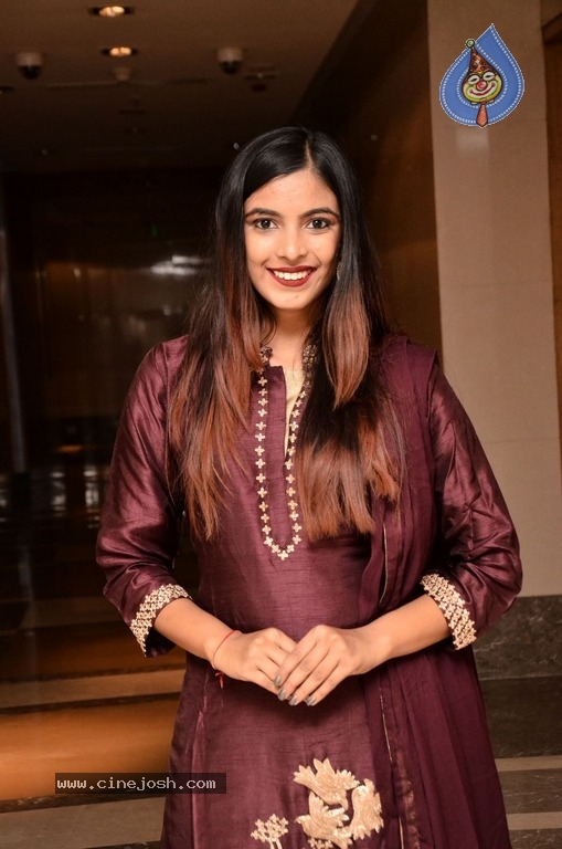 Model Kushboo Latest Photos - 6 / 15 photos