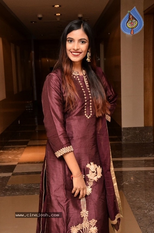 Model Kushboo Latest Photos - 9 / 15 photos