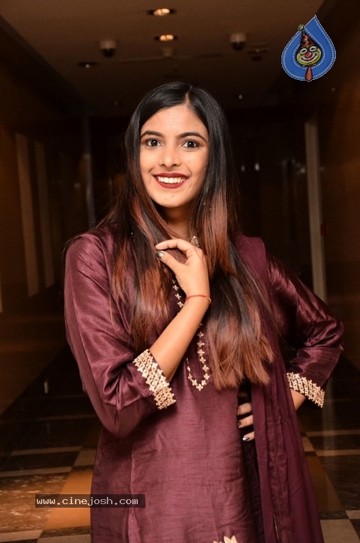 Model Kushboo Latest Photos - 13 / 15 photos