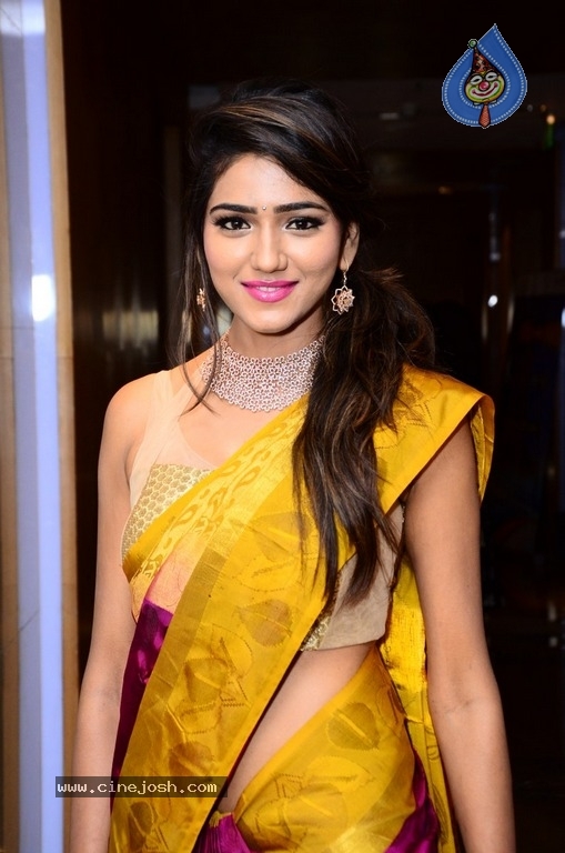 Model Shalu Photos - 2 / 11 photos