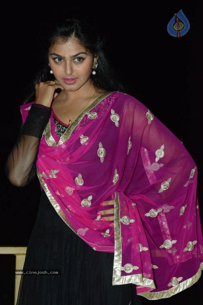 Monal Gajjar Latest Pics - 33 / 55 photos
