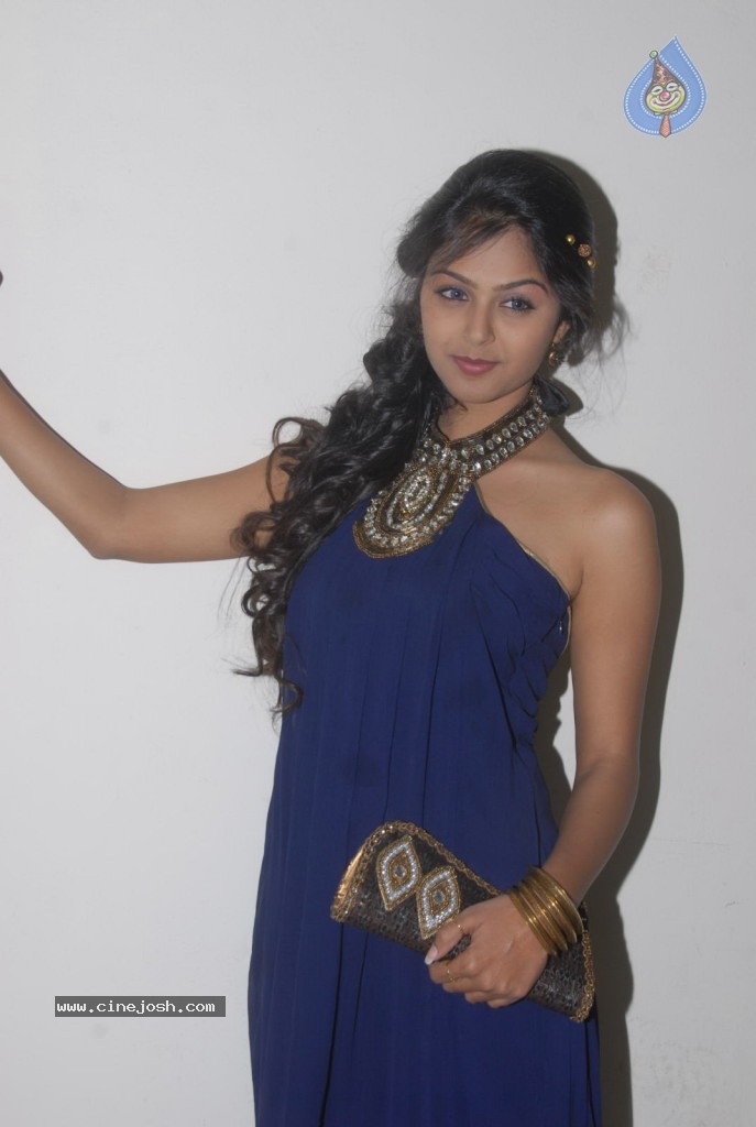 Monal Gajjar Latest Stills  - 8 / 50 photos