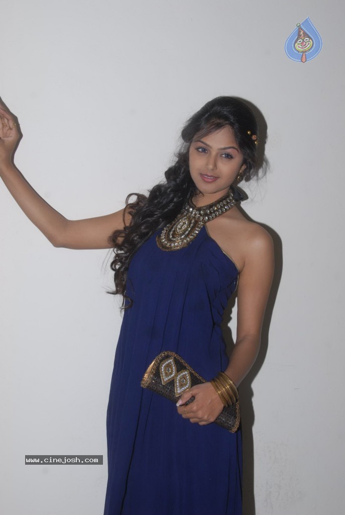 Monal Gajjar Latest Stills  - 18 / 50 photos