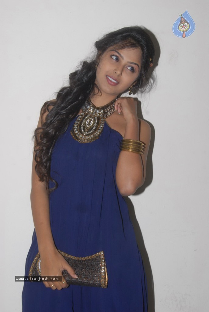 Monal Gajjar Latest Stills  - 34 / 50 photos