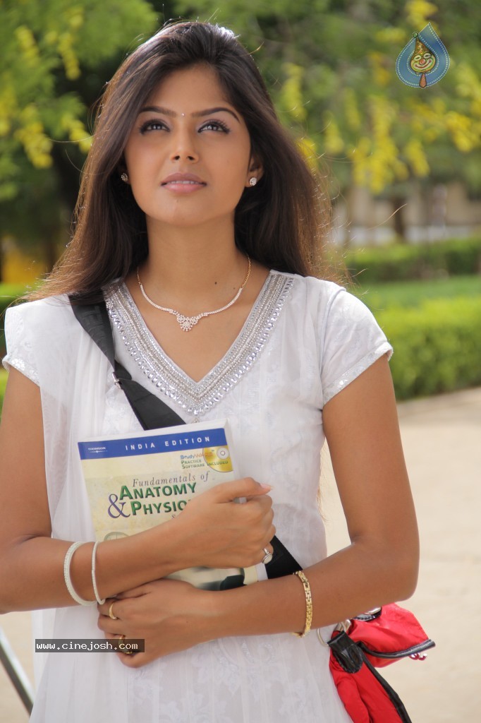 Monal Gajjar New Gallery - 5 / 50 photos