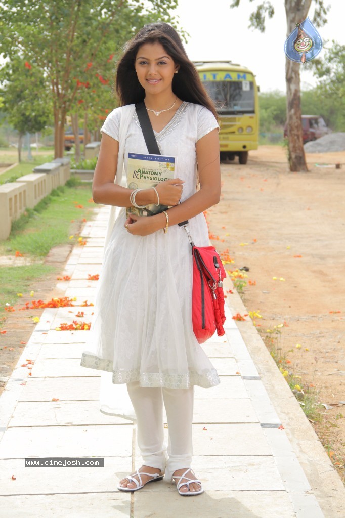 Monal Gajjar New Gallery - 14 / 50 photos