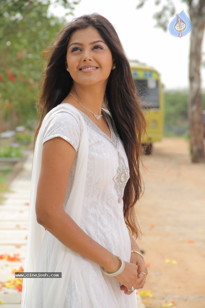 Monal Gajjar New Gallery - 33 / 50 photos