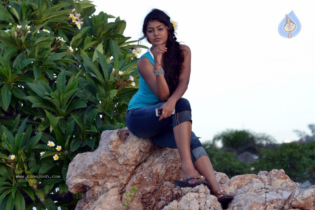 Monal Gajjar New Photos - 33 / 70 photos