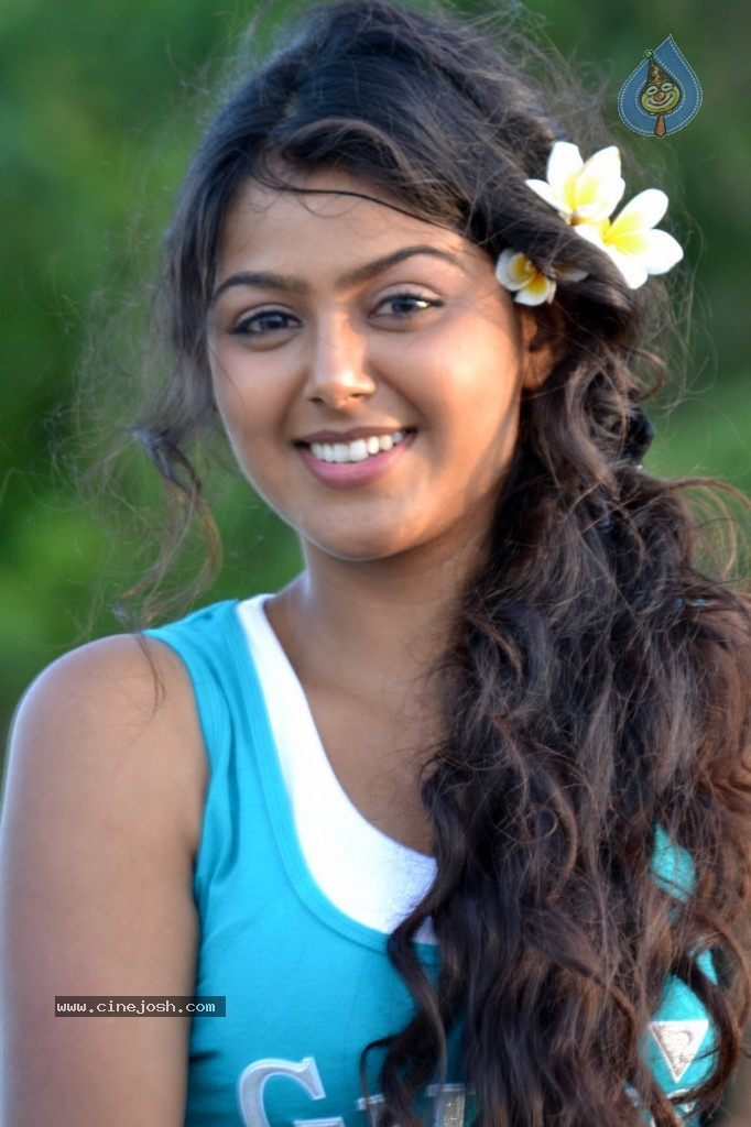 Monal Gajjar New Photos - 36 / 70 photos