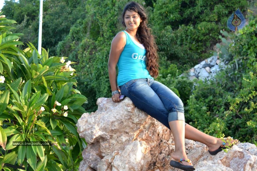 Monal Gajjar New Photos - 41 / 70 photos