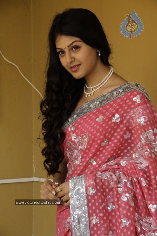 Monal Gajjar New Stills - 29 / 41 photos