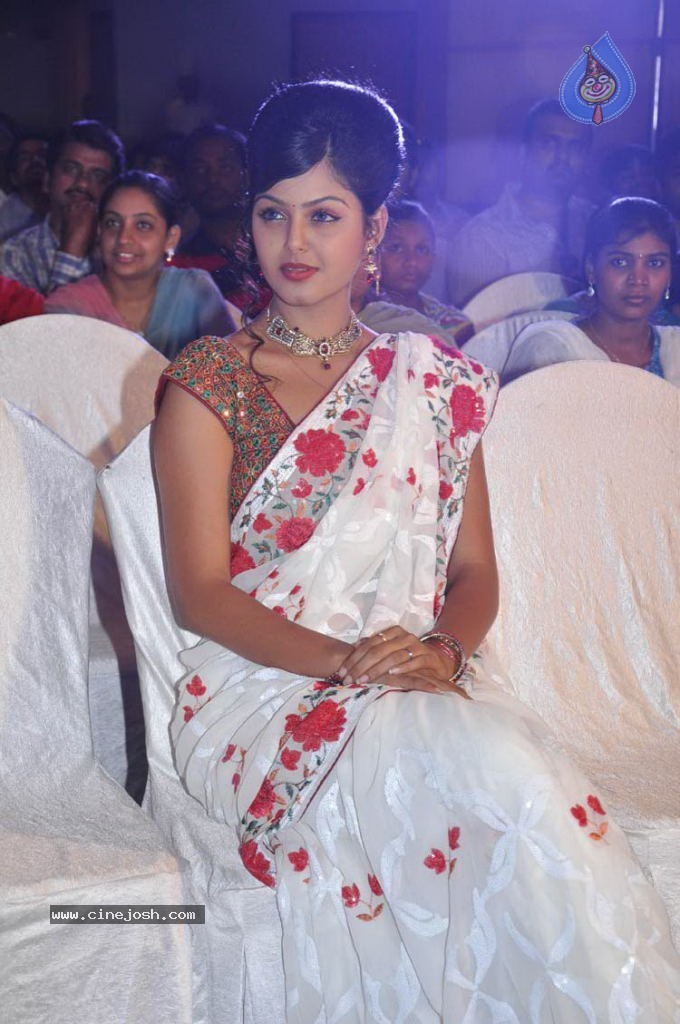 Monal Gajjar New Stills - 22 / 37 photos