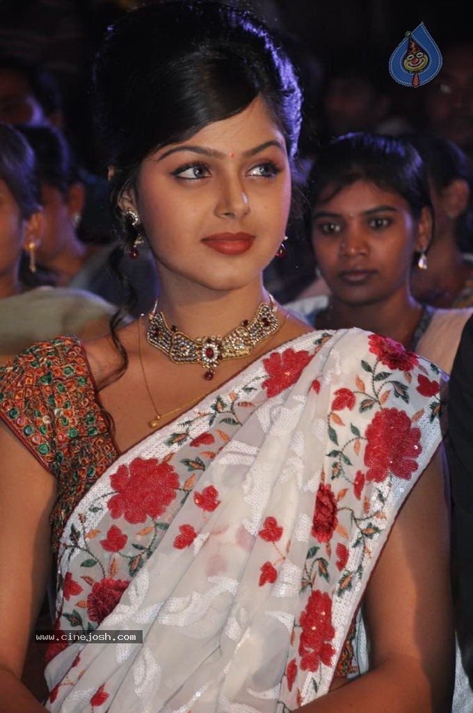 Monal Gajjar New Stills - 23 / 37 photos
