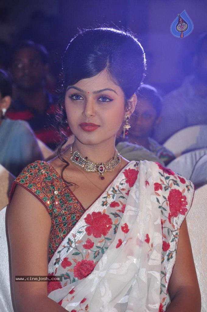 Monal Gajjar New Stills - 35 / 37 photos