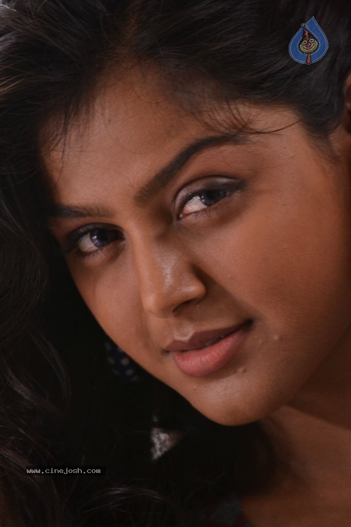 Monal Gajjar New Stills - 26 / 67 photos