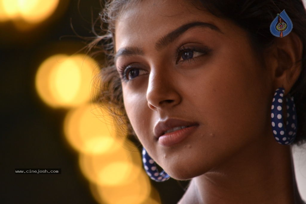 Monal Gajjar New Stills - 29 / 67 photos