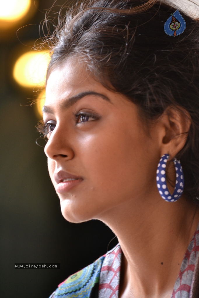 Monal Gajjar New Stills - 31 / 67 photos
