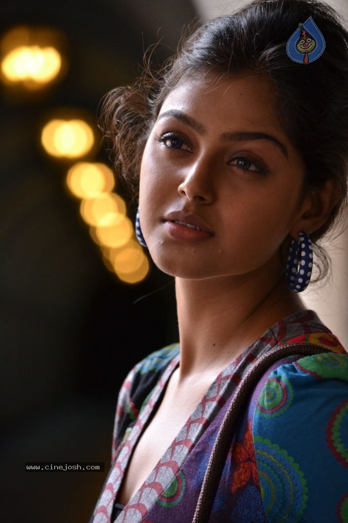 Monal Gajjar New Stills - 52 / 67 photos