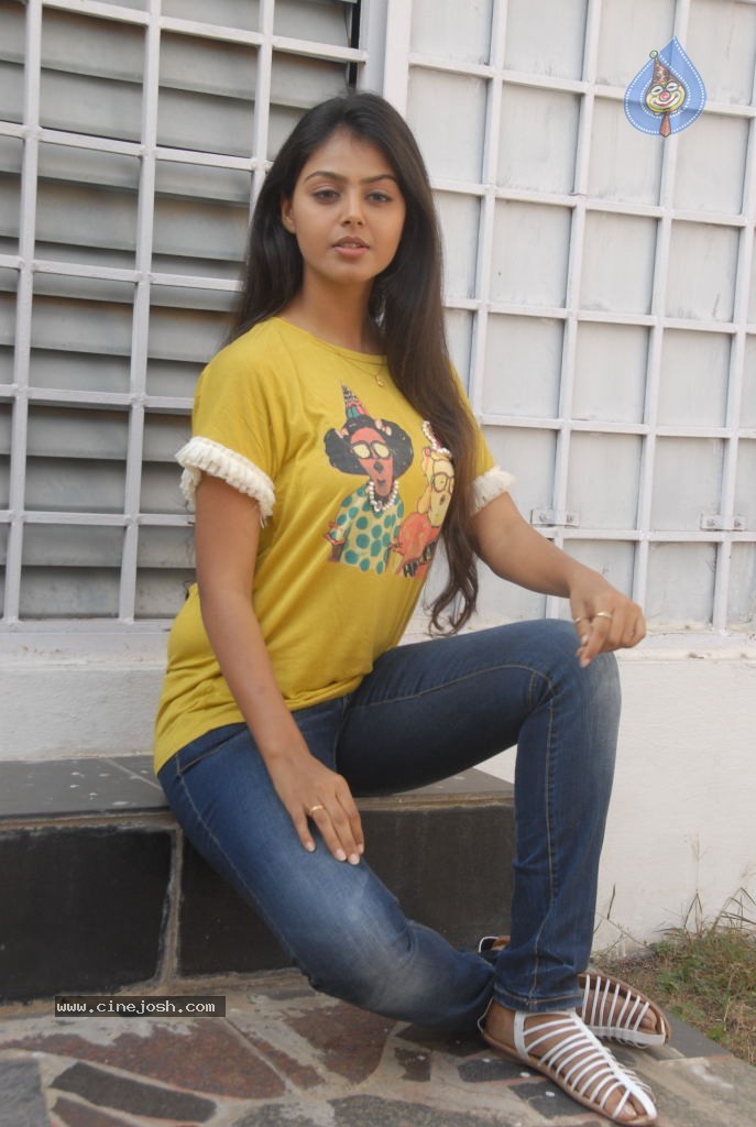 Monal Gajjar Stills - 13 / 45 photos