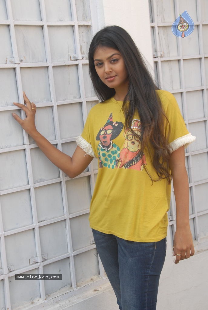 Monal Gajjar Stills - 15 / 45 photos