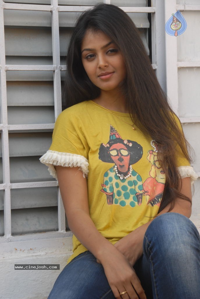 Monal Gajjar Stills - 17 / 45 photos