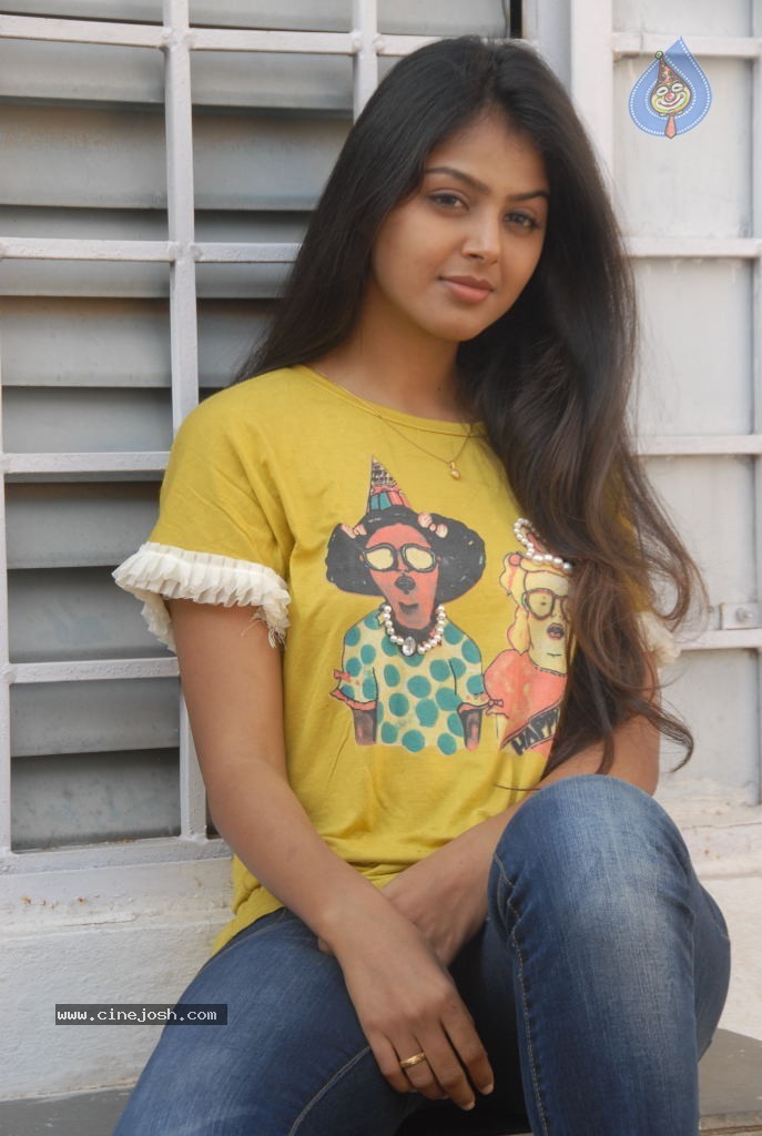 Monal Gajjar Stills - 26 / 45 photos