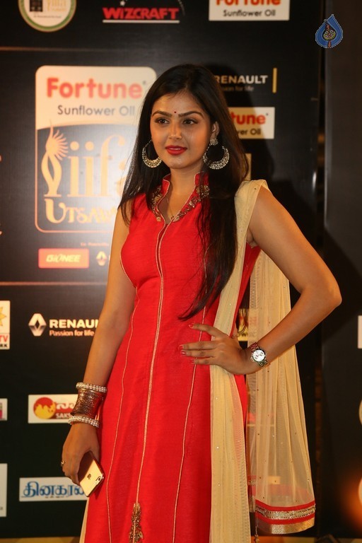 Monal Gajjar Stills - 4 / 19 photos
