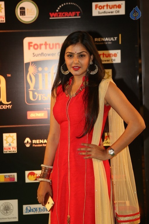 Monal Gajjar Stills - 10 / 19 photos