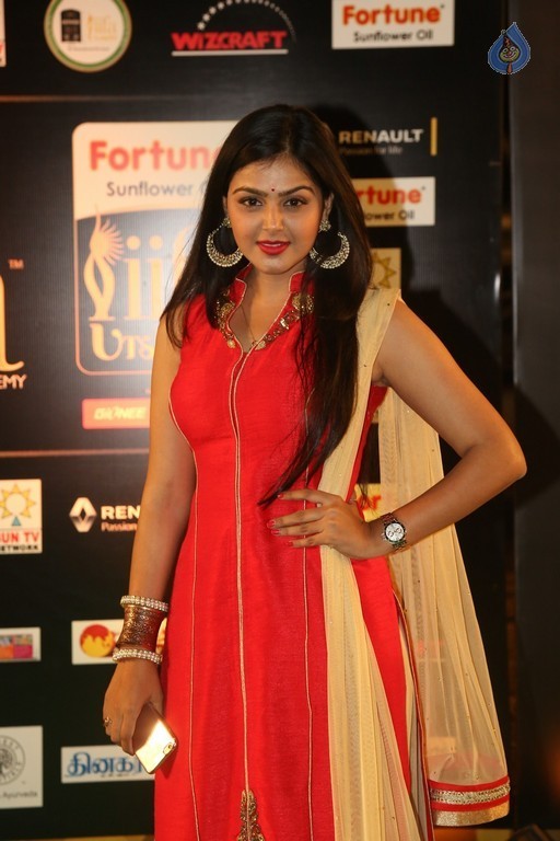 Monal Gajjar Stills - 13 / 19 photos