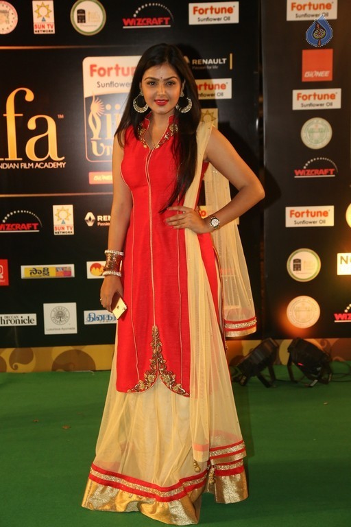 Monal Gajjar Stills - 14 / 19 photos