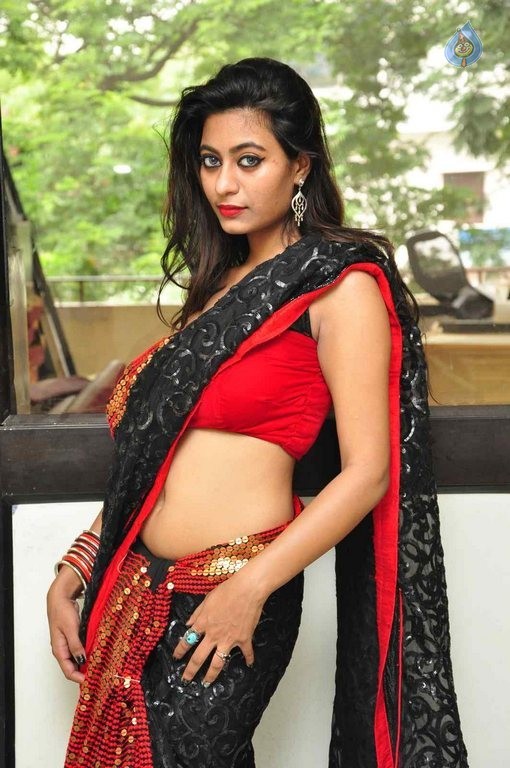 Monica Thompson Latest Pics - 25 / 61 photos