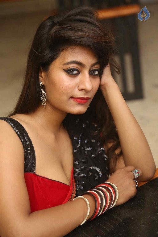 Monica Thompson Latest Pics - 36 / 61 photos