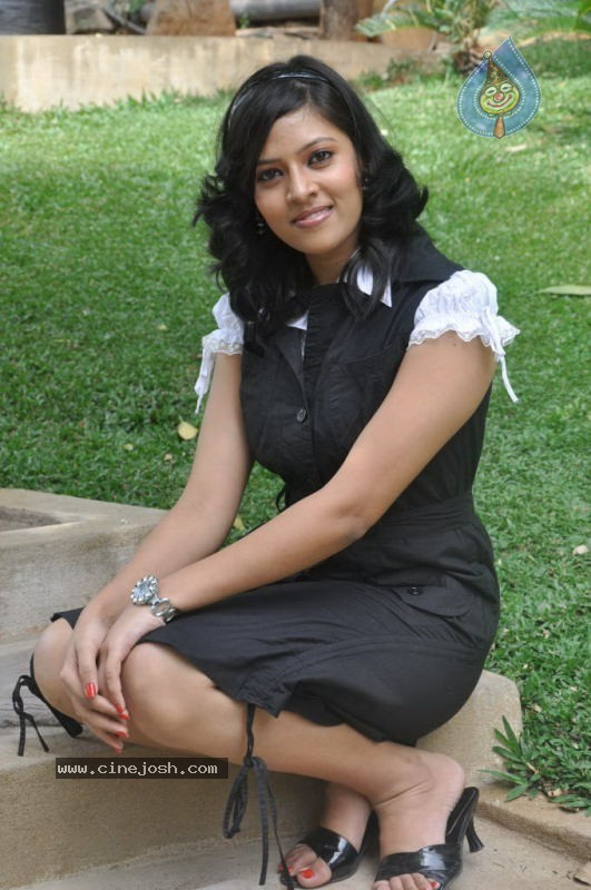 Monika Sharma Stills - 19 / 29 photos