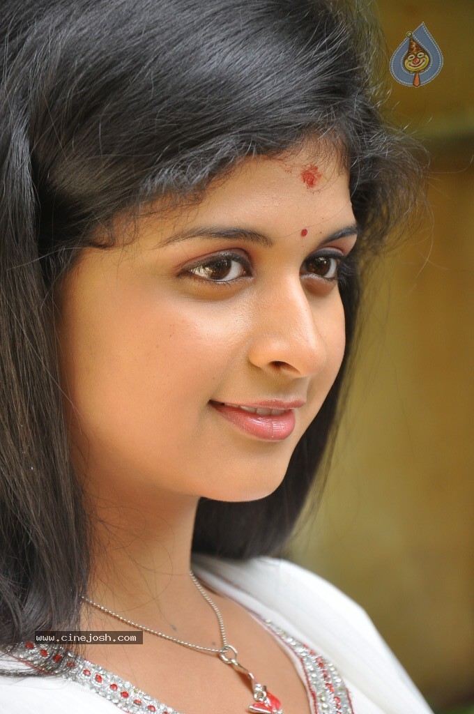 Mridula Bhaskar New Stills - 19 / 76 photos