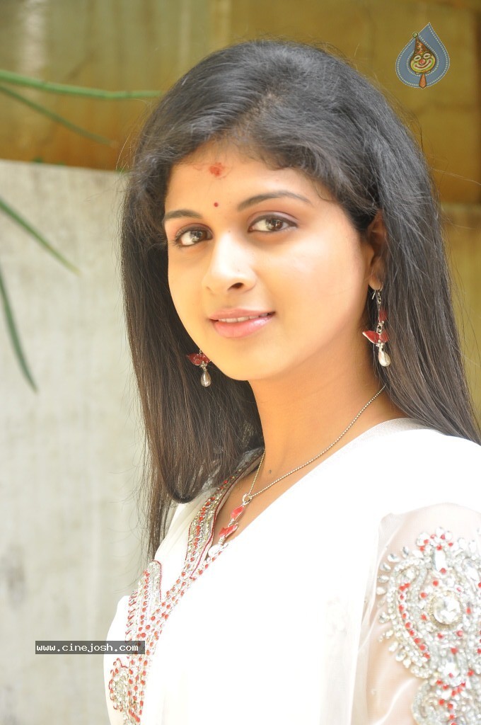 Mridula Bhaskar New Stills - 24 / 76 photos