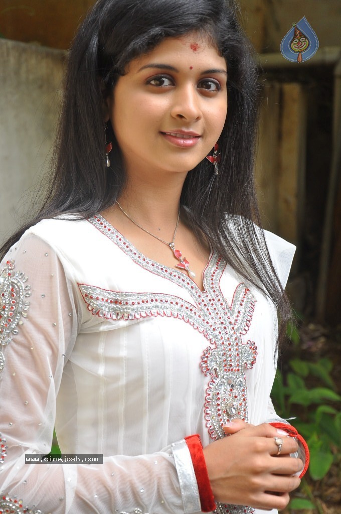 Mridula Bhaskar New Stills - 27 / 76 photos