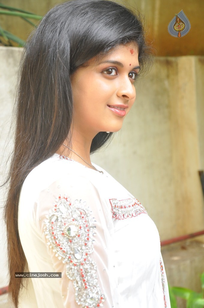 Mridula Bhaskar New Stills - 47 / 76 photos
