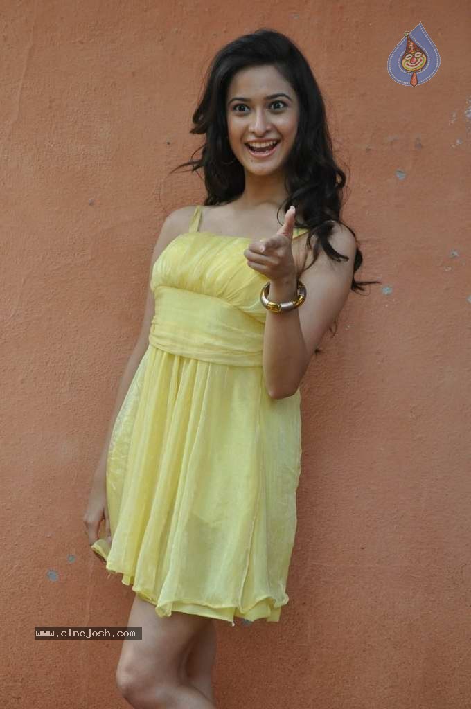 Mrudhula Hot Stills - 19 / 79 photos