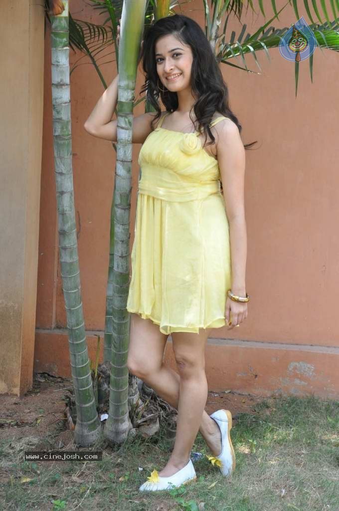 Mrudhula Hot Stills - 34 / 79 photos