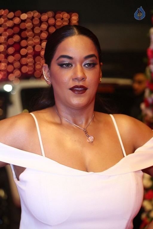 Mumaith Khan at Zee Telugu Apsara Awards - 5 / 21 photos
