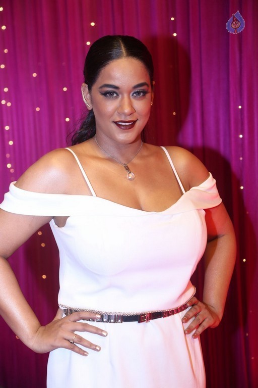 Mumaith Khan at Zee Telugu Apsara Awards - 12 / 21 photos