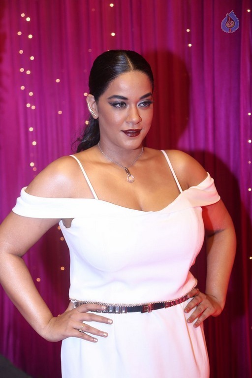 Mumaith Khan at Zee Telugu Apsara Awards - 14 / 21 photos