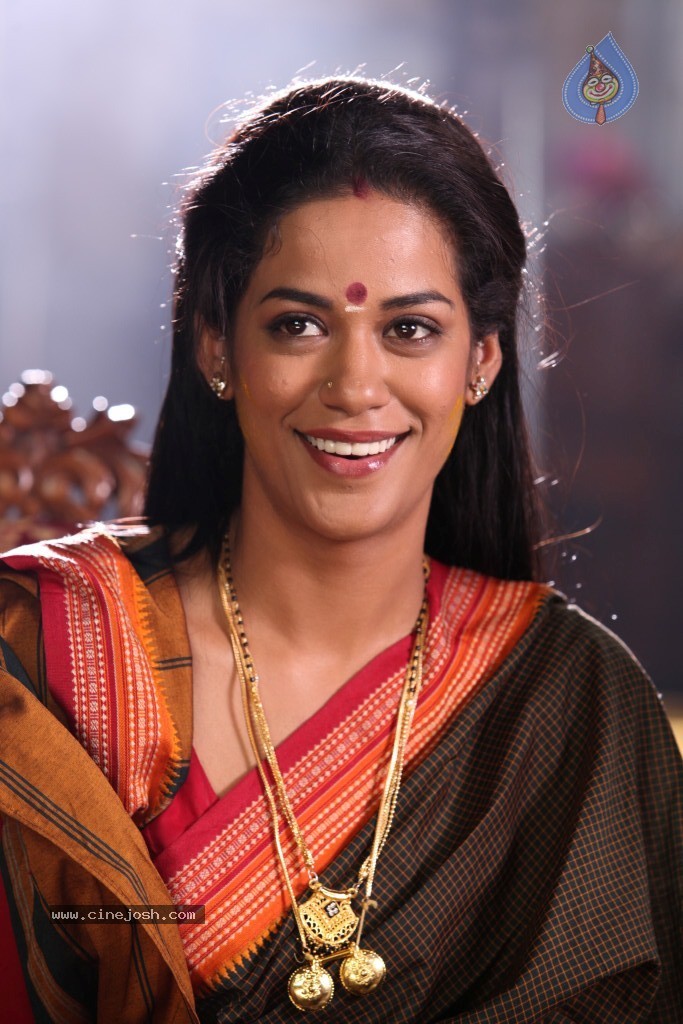 Mumaith Khan Hot Stills - 72 / 82 photos