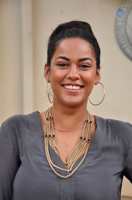 Mumaith Khan Latest Pics - 27 / 38 photos