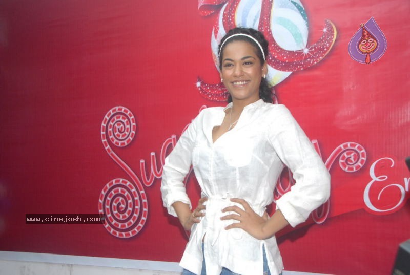 Mumaith Khan New Photos - 20 / 36 photos