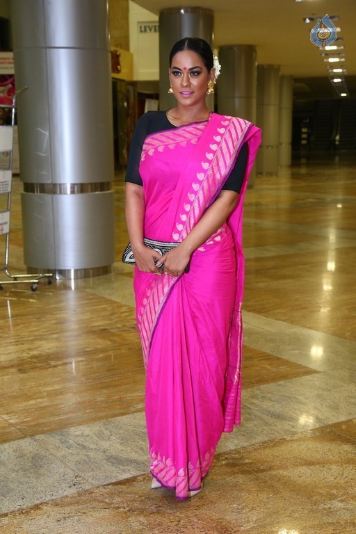 Mumaith Khan Photos - 2 / 14 photos