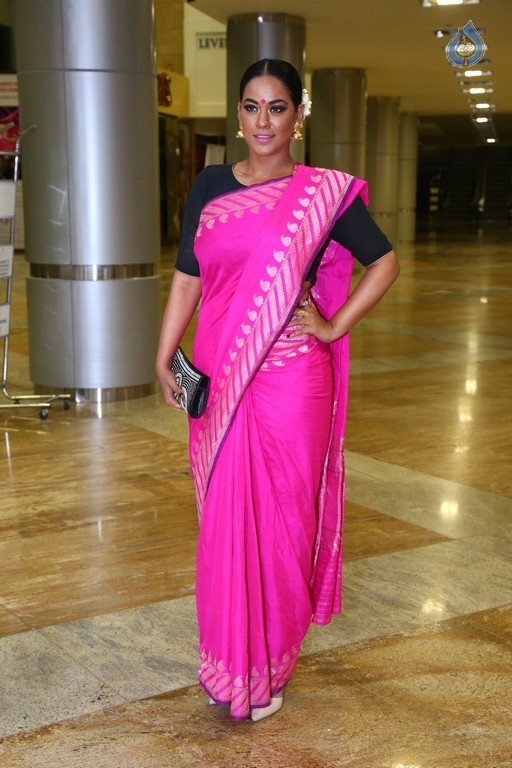 Mumaith Khan Photos - 5 / 14 photos