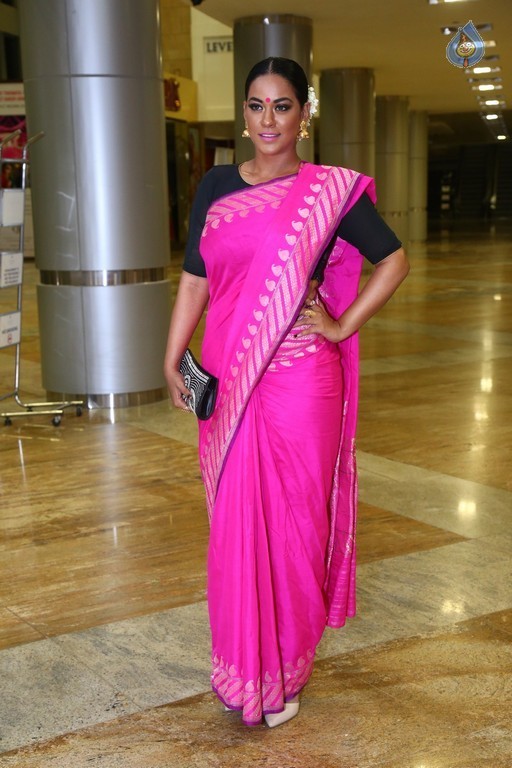 Mumaith Khan Photos - 8 / 14 photos